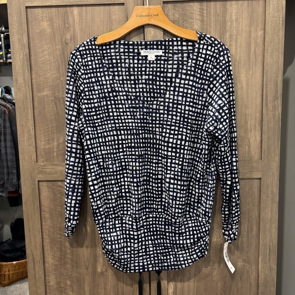 NWT Pendleton XL Petite Catalina nylon Top Long Sleeve V Neck